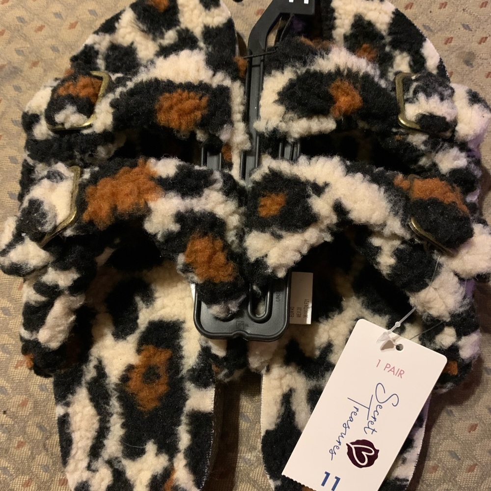 Secret Treasure Leopard slippers